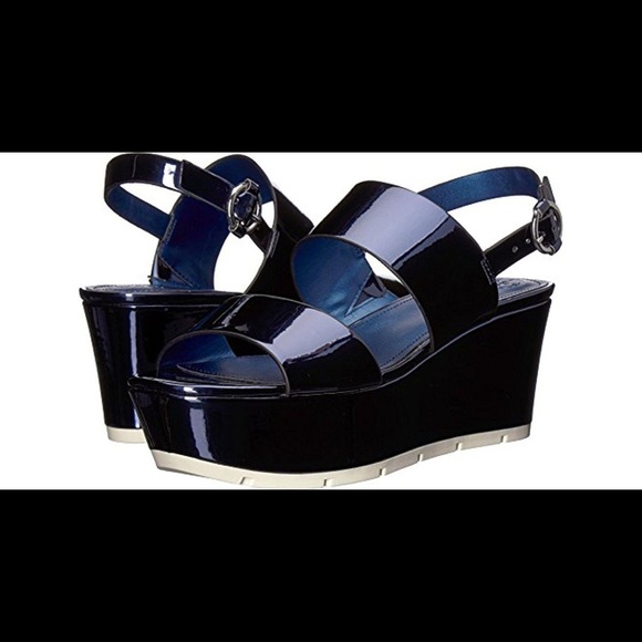 Guess Platform Sandals - Picture 1 of 4